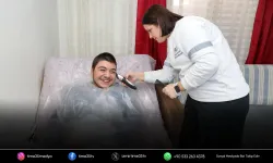 Gaziemir Belediyesi’nden bin kişiye evde kuaför hizmeti