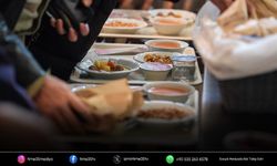 İzmir'de 700 bin porsiyon yemek vatandaşa ulaştı
