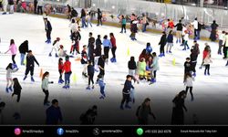 İzmir'de öğrencilere ücretsiz buz pateni keyfi