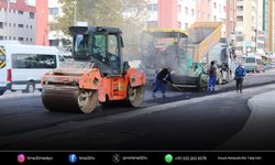 İzmir’de yeni yıla asfalt seferberliğiyle başlandı