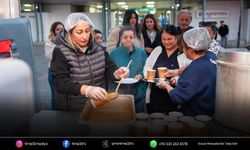 Karşıyaka’da kış sabahlarına sıcak çorba desteği