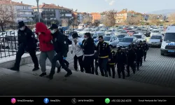 İzmir'de fuhuş operasyonunda 8 tutuklama