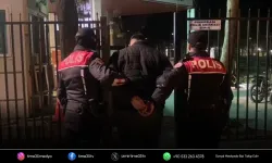 İzmir’de sahte polis yakalandı: 128 suçtan aranıyormuş!