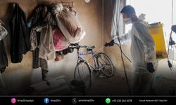 Efeler'de çöp ev operasyonu: 13 kamyon atık çıkarıldı