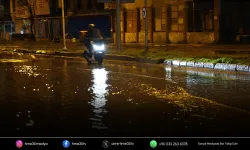 Gece yarısı kabusu: İzmir’de yollar göle döndü
