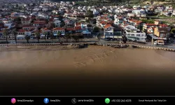 Foça'da sağanak; dereler taştı, denizin rengi değişti