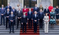 Hollanda'da yeni azınlık hükümeti yemin etti