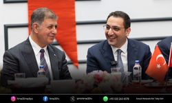 İzmir'de tıp bayramında nesiller arası anlamlı dayanışma