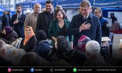 Başkan Tugay Kadir Gecesi’nde Karabağlar’da vatandaşla buluştu