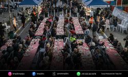 Kuşadası’nda iftar sofraları Türkmen Mahallesi’nde kuruldu