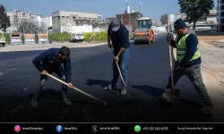 Bornova’da asfalt ve kaldırım çalışmaları sürüyor