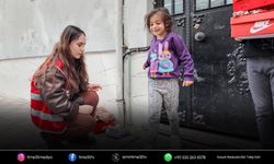 Efeler’de bayram sevinci çocukların kapısına gitti