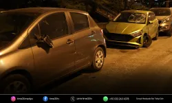 Karabağlar'da zincirleme kaza: Sürücü aracını bırakıp kaçtı