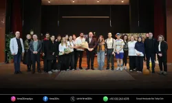 Menemenli oyuncular sahnede yıldızlaştı