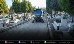 Gaziemir’in mezarlıklarında bayram temizliği