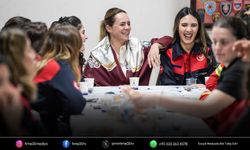 Öznur Tugay, İzmir’in kahraman kadınlarıyla iftarda buluştu