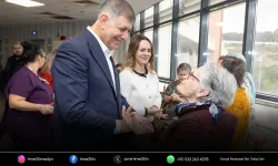 Başkan Tugay huzurevi sakinleriyle bayramlaştı