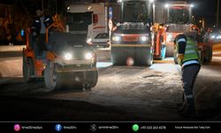 Bornova’da asfalt çalışmaları gece  mesaisiyle devam etti