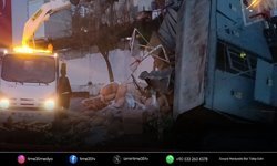 Konak’ta freni boşalan kamyon okul bahçesine uçtu