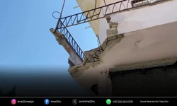 Balkon çöktü, baba ve engelli oğlu yaralandı