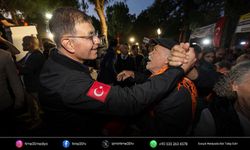 Tugay’dan mitingde net mesaj: “İzmir’i yenemeyeceksiniz”