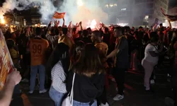 Derbi zaferi İzmir’de coşkuyla kutlandı