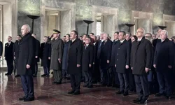 Devlet erkanı Ata'nın huzurunda