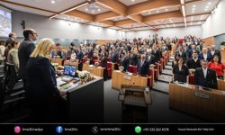 İzmir Meclisi’nde okul saldırıları için saygı duruşu