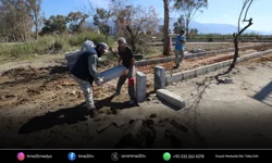 Gümüldür’de sahil yürüyüş yolu yenileniyor