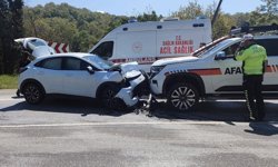Sapanca’da AFAD aracıyla otomobil çarpıştı: 4 yaralı