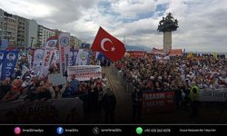 İzmir’de 1 Mayıs Gündoğdu Meydanı’nda kutlandı