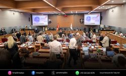 İzmir Büyükşehir Meclisi çoğunluk sağlanamayınca ertelendi