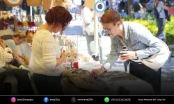 Konak’ta annelerden annelere el emeği hediye