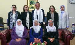 Özgür Özel, 'Barış Anneleri'ni kabul etti