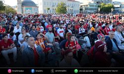 İzmir'de Dünya Kupası heyecanı dev ekranlarda yaşandı