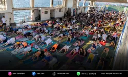 Körfez’in mavisinde 400 kişilik yoga buluşması