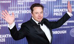 Elon Musk tarihe geçti: Dünyanın ilk trilyoneri oldu