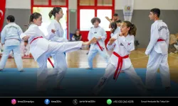 Gaziemirli 81 taekwondocu kuşak atlamak için ter döktü