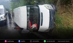İzmir'de işçi servisi devrildi; 1 ölü, 1'i ağır 10 yaralı