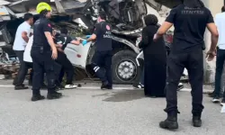 Köprü ayağına çarpan TIR'ın şoförü öldü