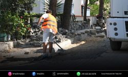 Kuşadası'nda yol yapım ve yenileme çalışmaları sürüyor