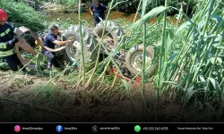 Devrilen traktörünün altında kalıp, öldü