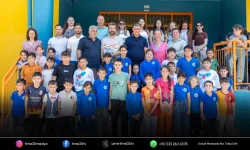 Başkan Tugay’dan Kirazlı çocuklara karne hediyesi