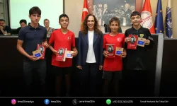 Başkan Ünsal’dan Karşıyaka’nın altın çocuklarına ödül