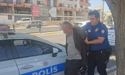 Durakta bekleyen eşini vurdu, polise teslim oldu
