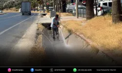 Kuşadası Belediyesi su kanallarında bakım çalışmalarını sürdürüyor