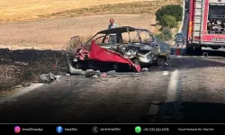 Kafa kafaya çarpışan otomobil alev aldı! 1 ölü, 2 yaralı