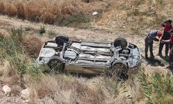 Kütahya'da otomobil şarampole uçtu: 3 kişi yaralandı