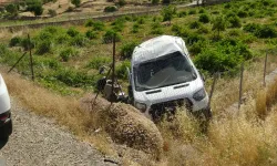 Minibüs ile otomobil çarpıştı: 11 yaralı
