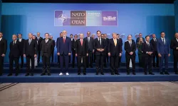 NATO Zirvesi'nde aile fotoğrafı çekildi